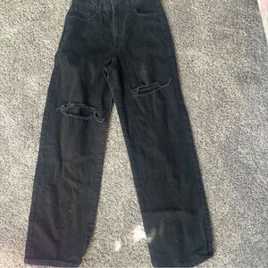 I am selling TILLYS jeans. These have not been worn but no tags.